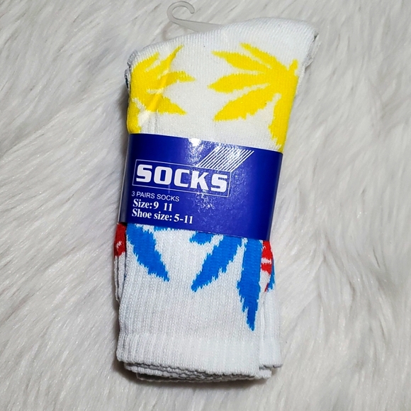 Other - Leaf print crew socks